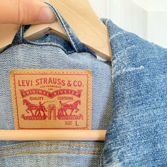 Levi’s Denim Jacket - Picture 4 of 5